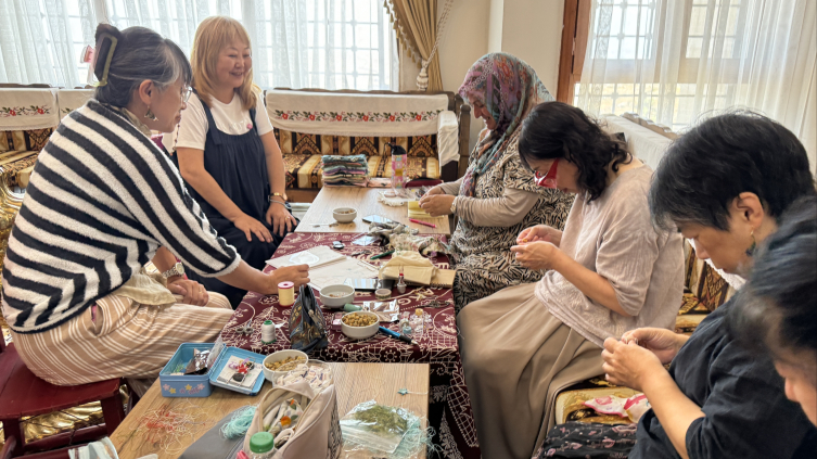 İğne oyası öğrenmek için Japonya'dan Elazığ'a geldiler